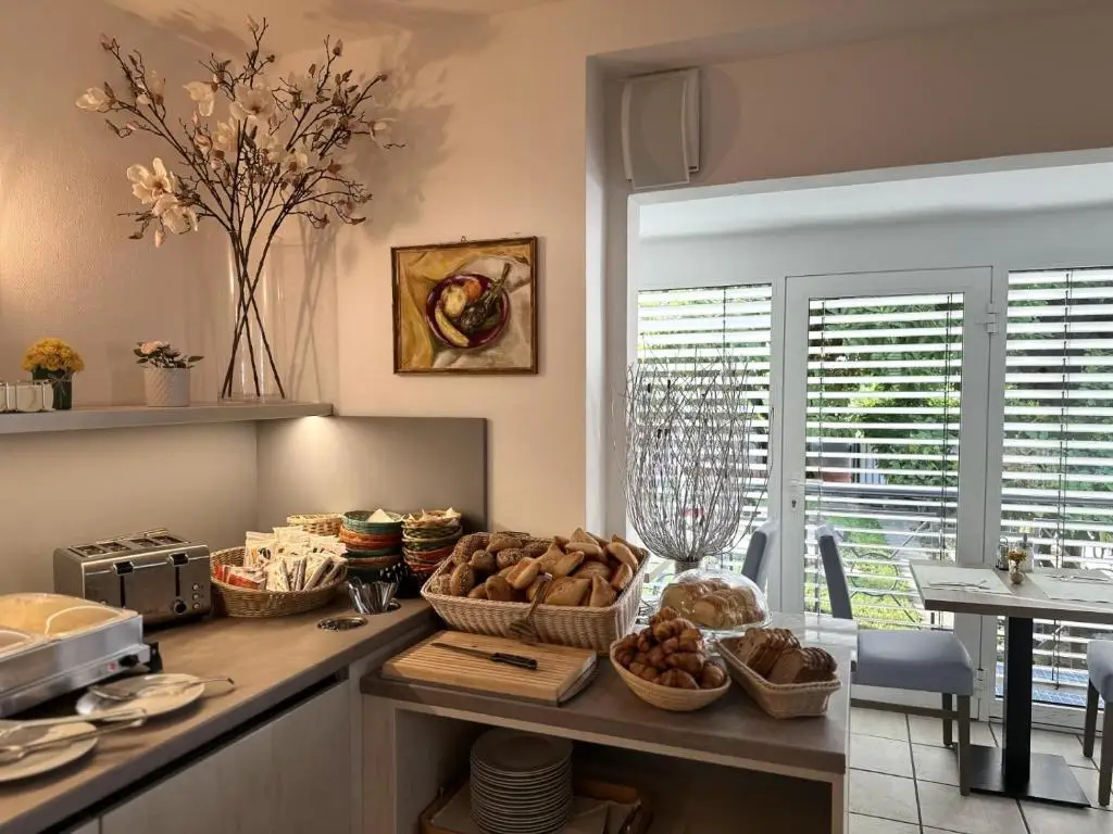 Kaffeestation sowie ein Haartrockner. Ideal für Paare oder